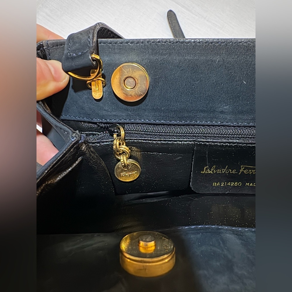 Salvatore Ferragamo Black l shoulder/crossbody‎ Bag with gold accents - Picture 3 of 11